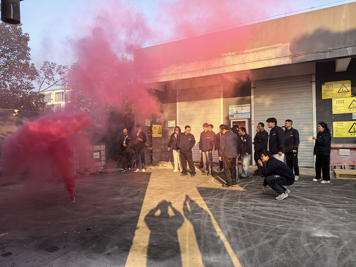 南京365英国上市集团官网开展消防实战演练,沉浸式体验筑牢“防火墙”